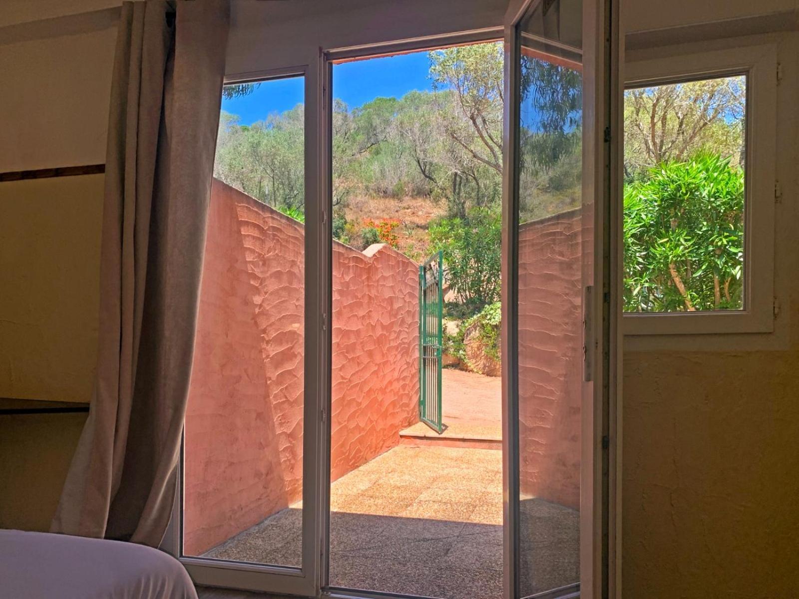 Hotel Maora Village Бонифачо Экстерьер фото